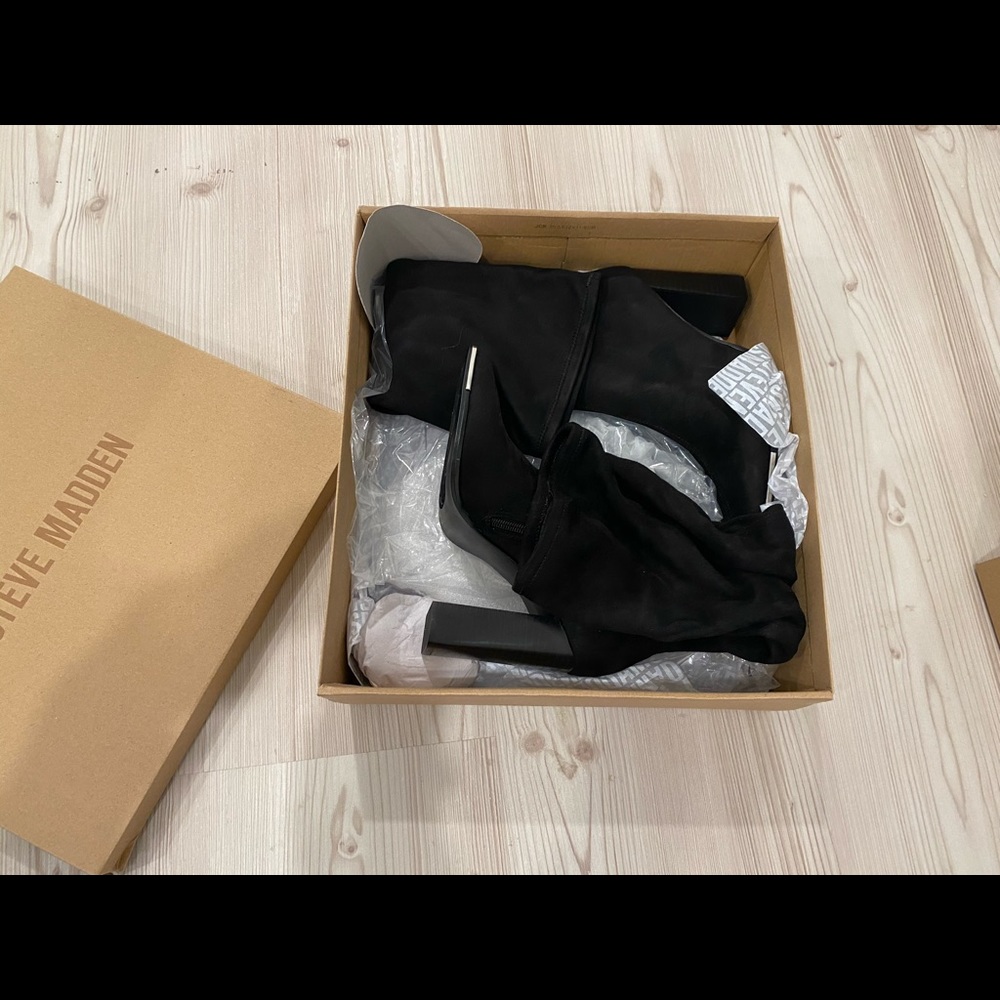 NWB Steve Madden Suede Fedora Boots size 7